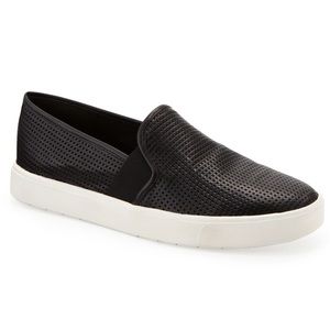 VINCE SIZE 7 BLACK LEATHER SLIP ON SHOES